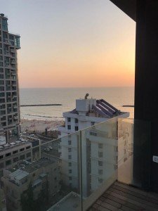 A VENDRE RUE HAYARKON EN DEUXIÈME LIGNE DE MER - TEL AVIV